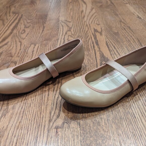 Vionic Beige and Pink Flats - Picture 4 of 5